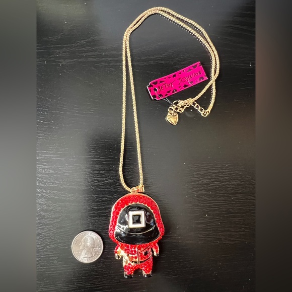 🎬 NWT! Squid Game Movie Crystal Necklace - Picture 3 of 8